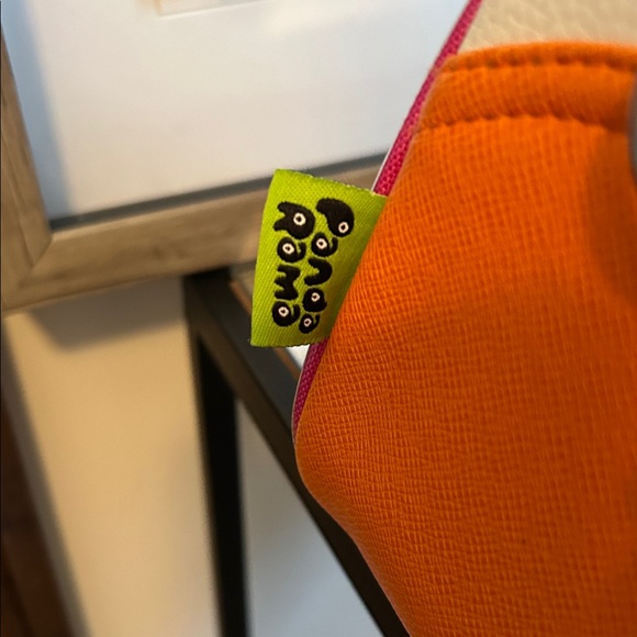 Panda Rama Chic White and Blue Crossbody Bag - Picture 4 of 15